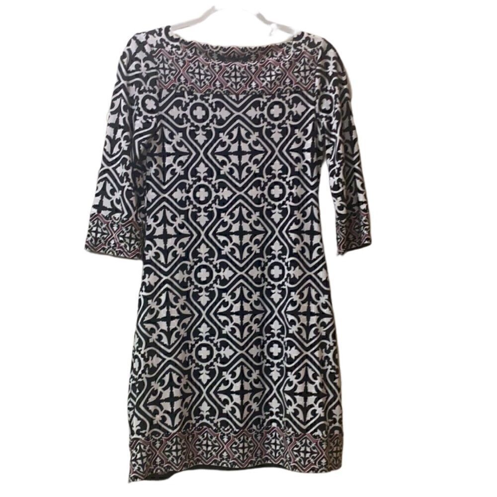 White House Black Market XS Black & White Knee High Dress